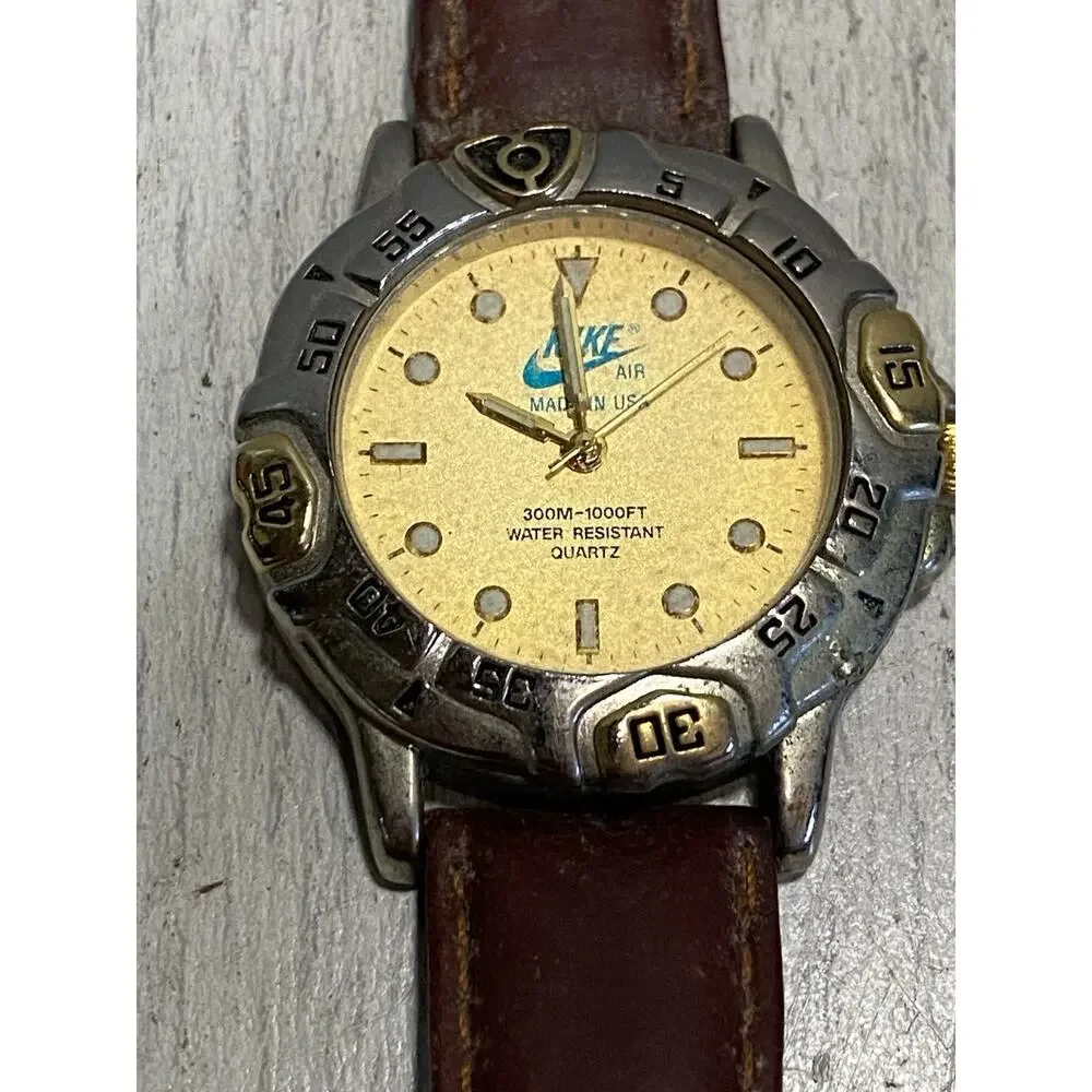 Vintage Nike Air 1238 Gold Tone Faced Watch Leather Band Needs Battery - Picture 2 of 8